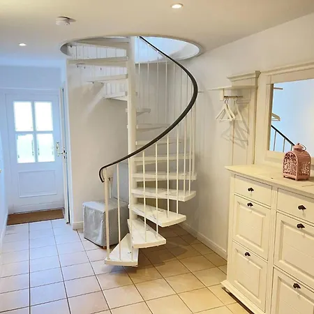 Ferienhaus-strandallee95-direkt-am-strand بيت للعطل